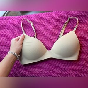 Victoria secret t shirt bra no underwire